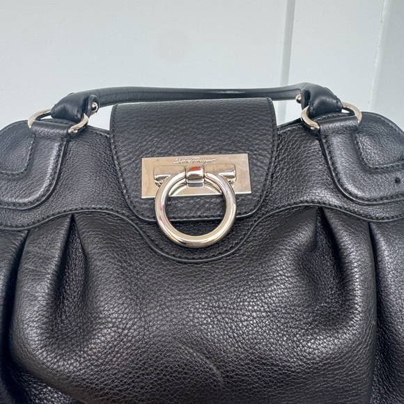 Salvatore Ferragamo Black Leather Shoulder Bag Gancini Hardware Made in Italy - Picture 7 of 13
